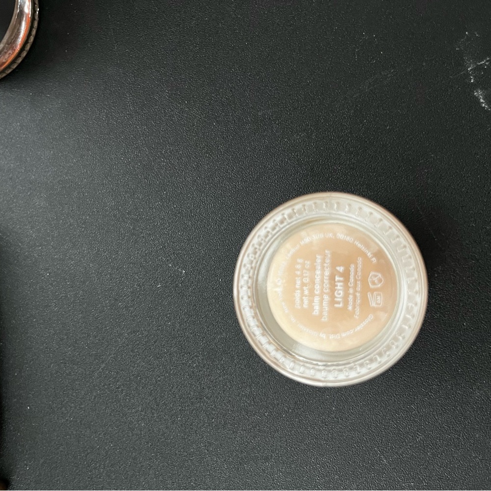 Glossier stretch concealer (light 4)